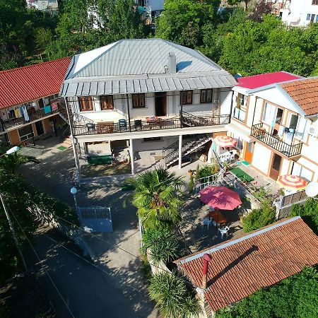 Guest House Nino Makhinjauri Buitenkant foto