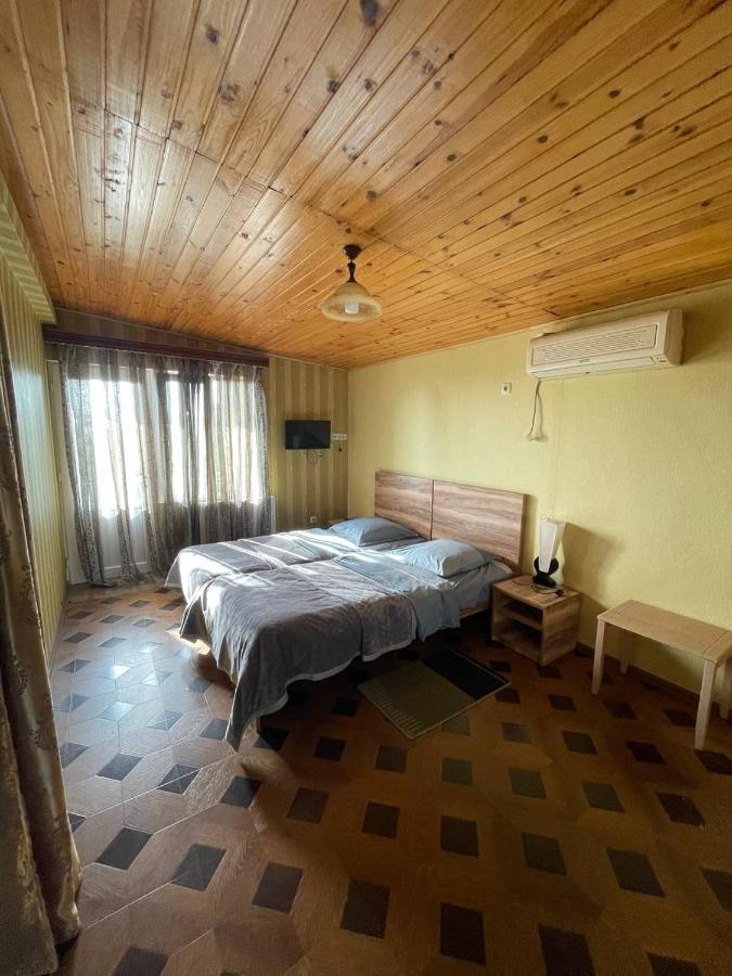 Guest House Nino Makhinjauri Buitenkant foto