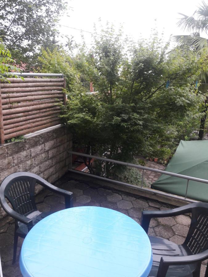 Guest House Nino Makhinjauri Buitenkant foto