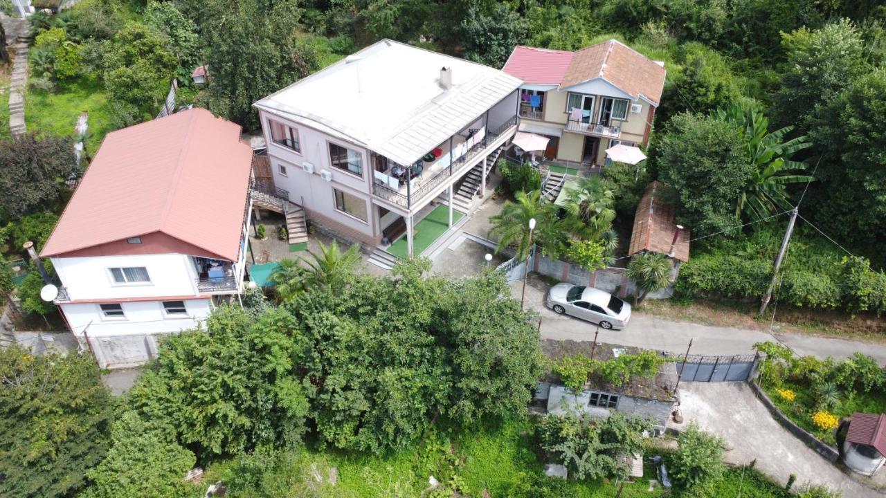 Guest House Nino Makhinjauri Buitenkant foto