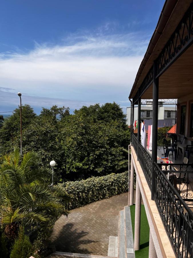 Guest House Nino Makhinjauri Buitenkant foto