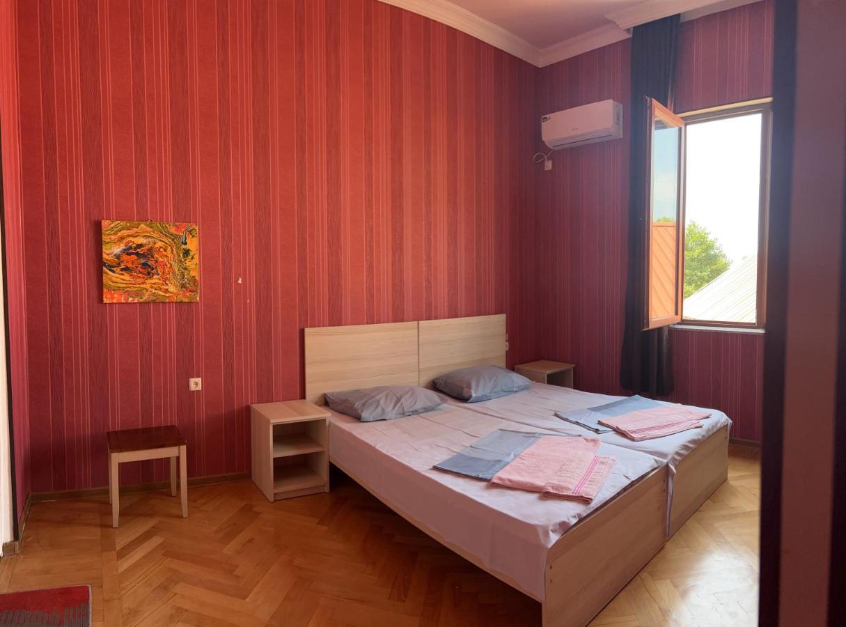 Guest House Nino Makhinjauri Buitenkant foto