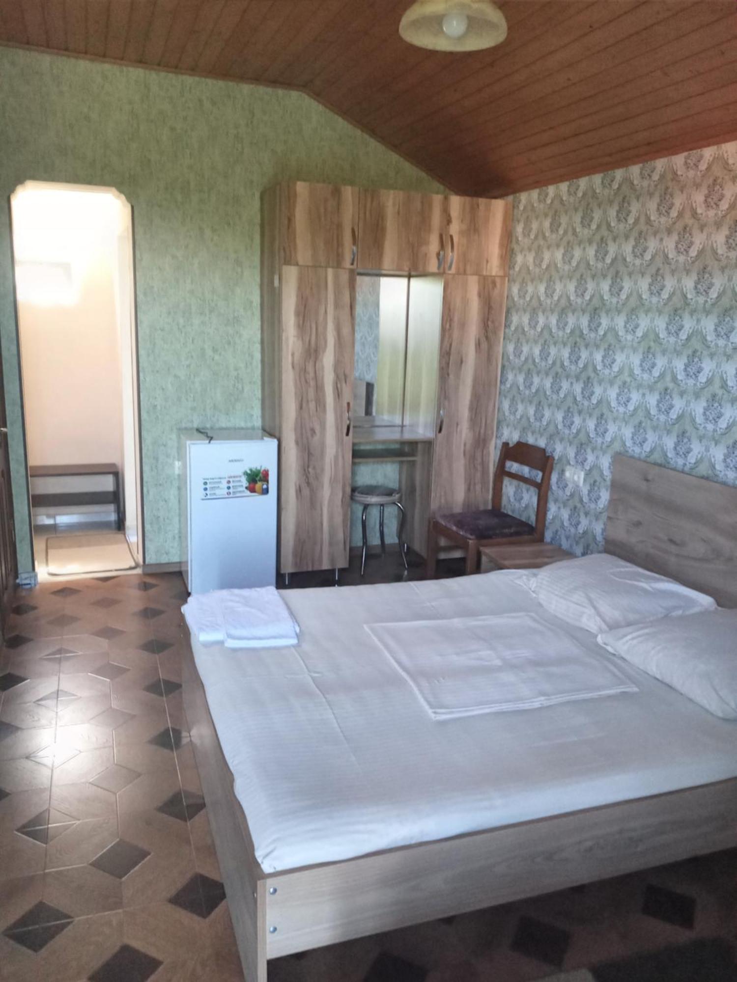 Guest House Nino Makhinjauri Buitenkant foto