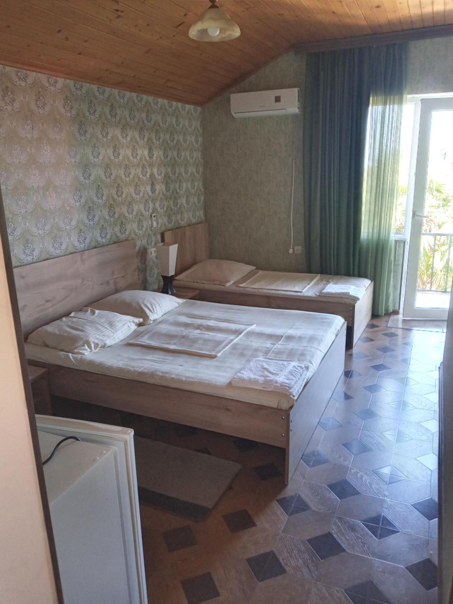 Guest House Nino Makhinjauri Buitenkant foto